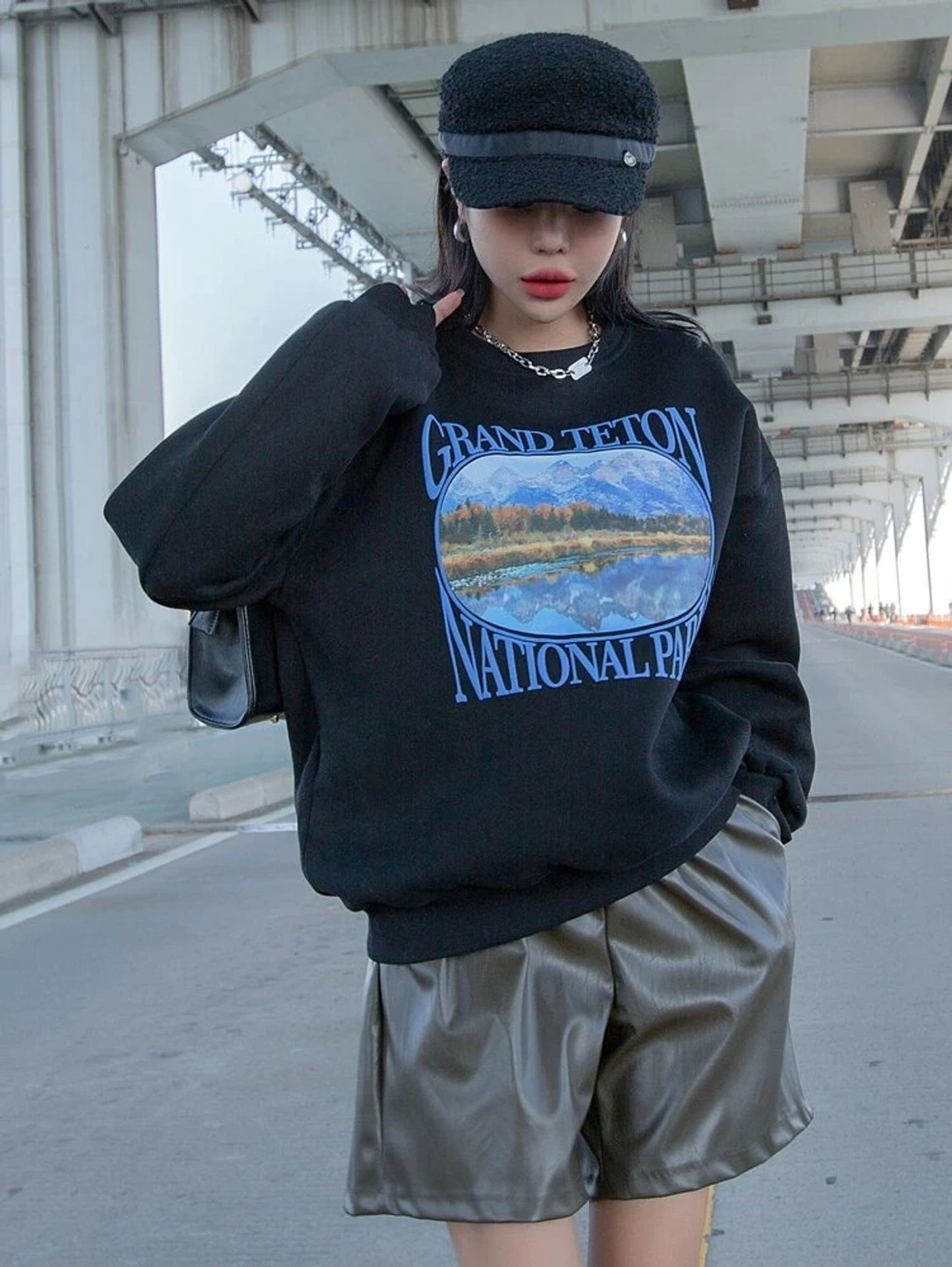 Fifth Avenue DIFT378 Grand Teton Printed Sweatshirt - Black