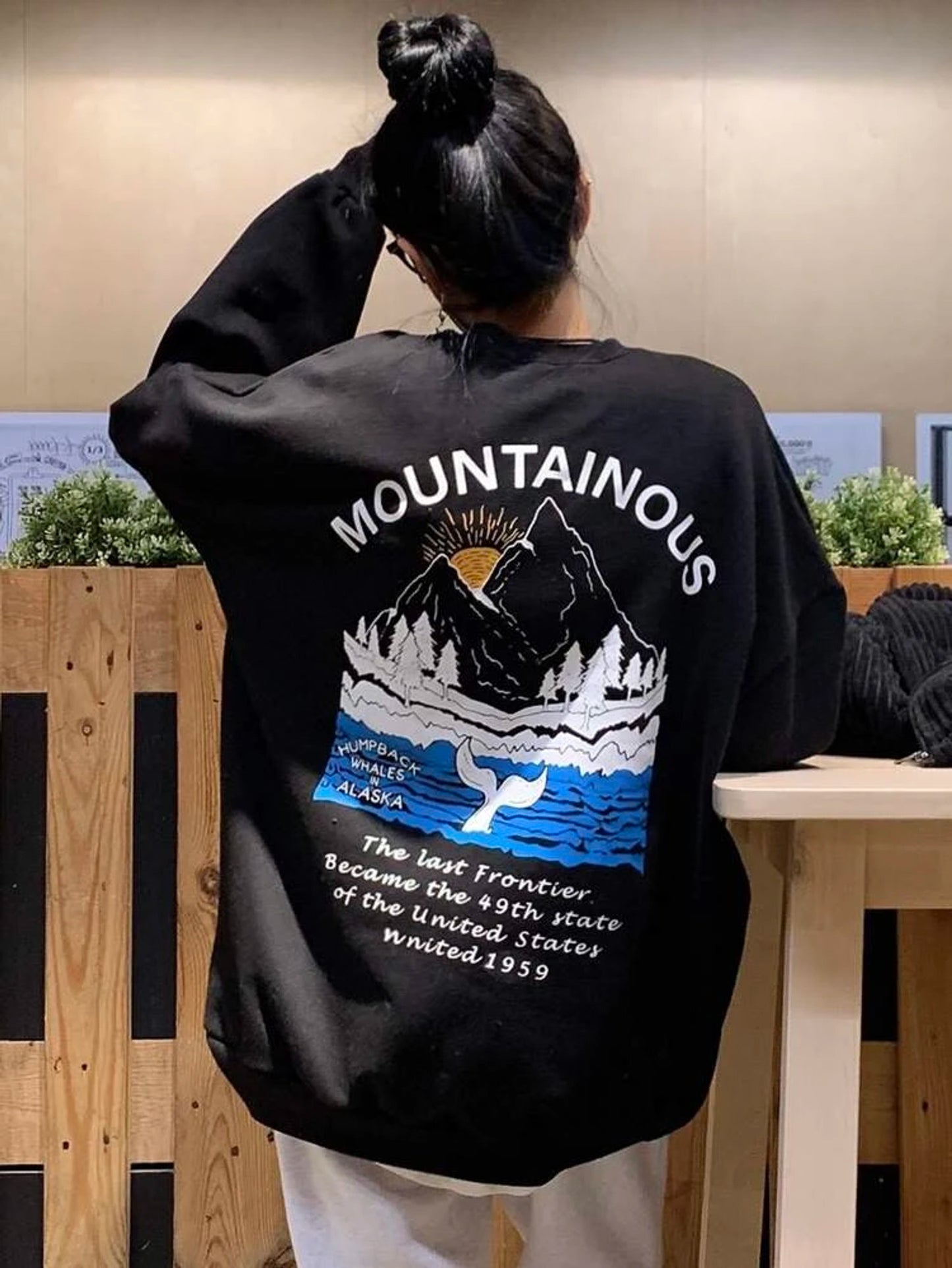 Fifth Avenue DIFT388 Mountain Printed Sweatshirt - Black