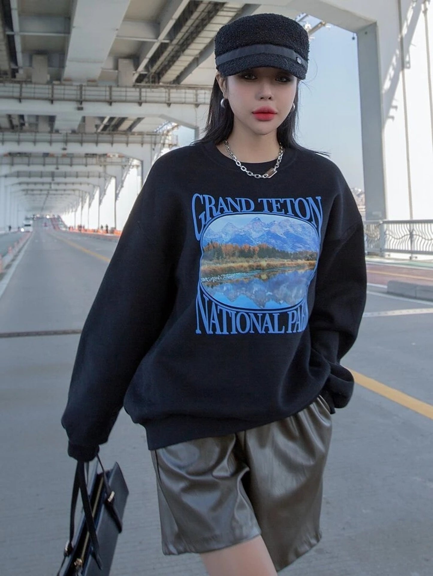 Fifth Avenue DIFT378 Grand Teton Printed Sweatshirt - Black